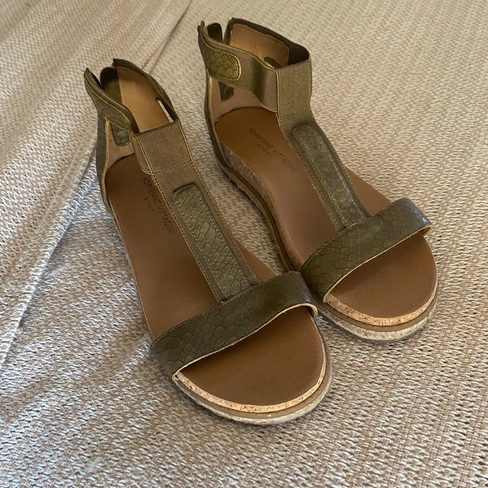 Adrienne Vittadini Sport Espadrille Flatform Gladiator Sandal Snake